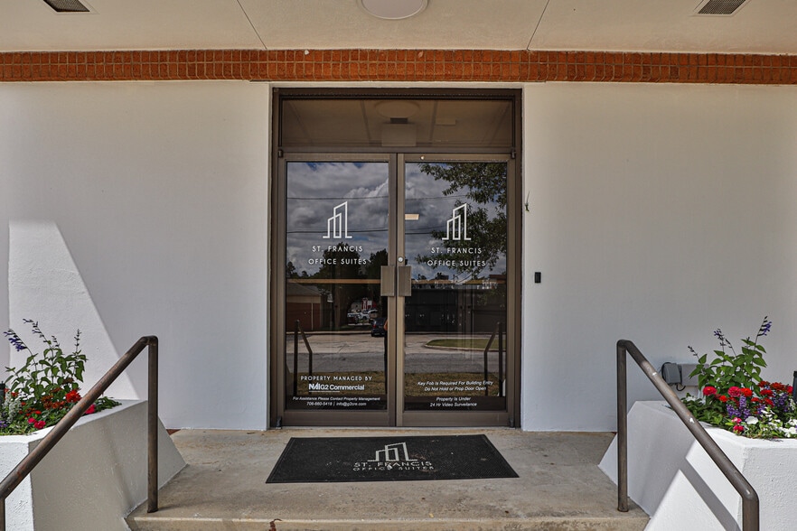More Photos Of 2013 Devonshire Dr, Columbus Office For Lease