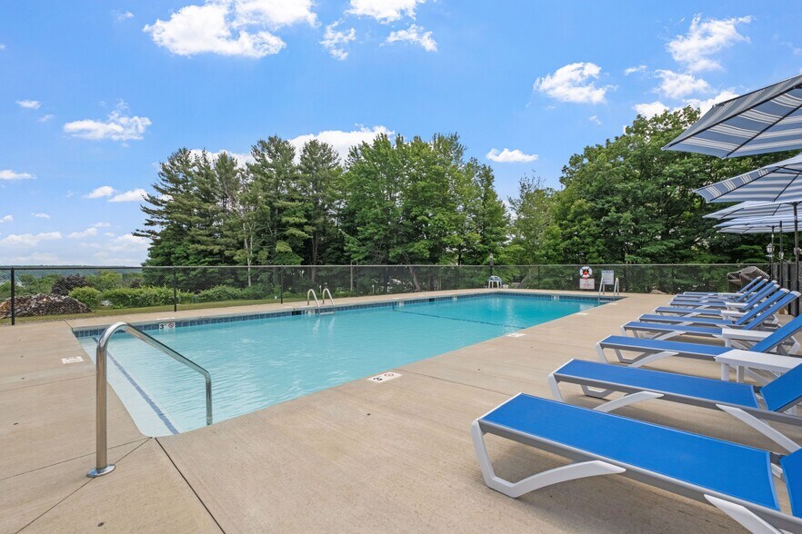 More Photos Of 291 Endicott St N, Laconia Hotel For Sale