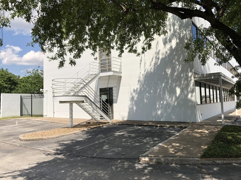More Photos Of 5295 Hollister St, Houston Office For Sale