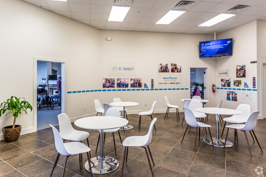 More Photos Of 304 Heritage Dr, Oxford General Retail For Sale