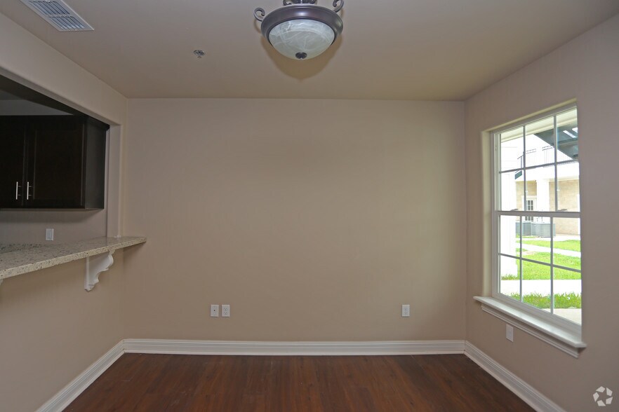 More Photos Of 680 E Ocean Blvd, Los Fresnos Apartments For Lease