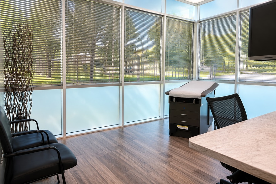 More Photos Of 411 Lantern Bend Dr, Houston Medical For Lease