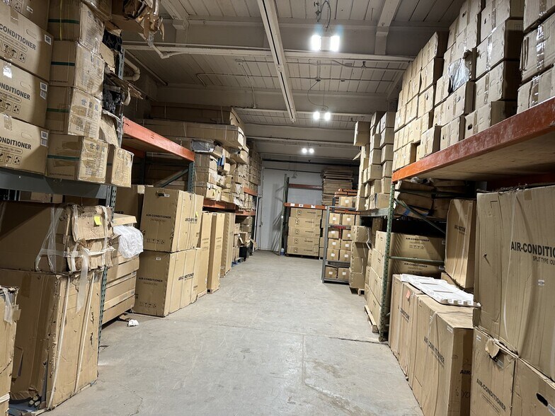 More Photos Of 19-29 Lafayette St, Hartford Distribution For Sale