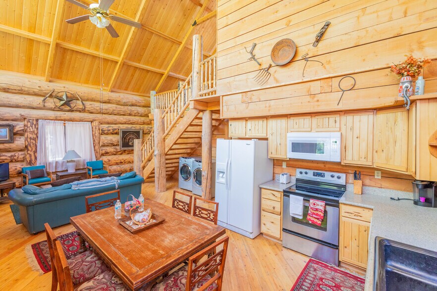 More Photos Of 860 County Road 142, Lake City Hotel For Sale