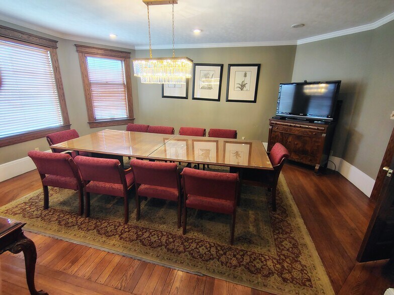 More Photos Of 1337 Virginia St, Charleston Office For Sale