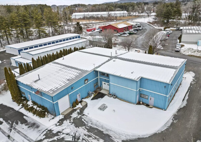 More Photos Of 8 Run Way, Lee Flex For Sale