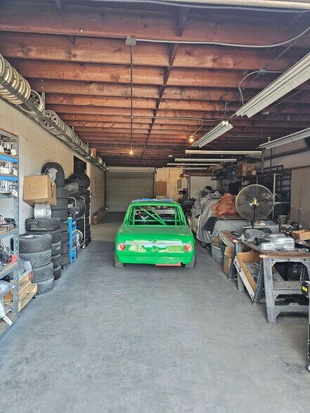 More Photos Of 2109 W Gaylord St, Long Beach Warehouse For Sale
