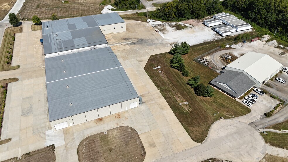 More Photos Of 1011 Industrial Ct, Moscow Mills Warehouse For Lease