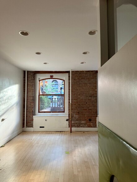 More Photos Of 15 Pierrepont St, Brooklyn Apartments For Lease