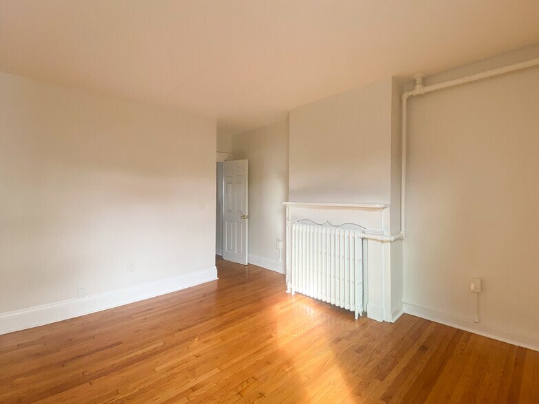 More Photos Of 132 Chambers St, Newburgh Apartments For Sale