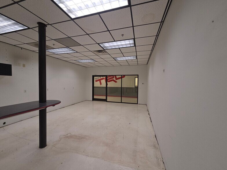 More Photos Of 1826 Albertson Rd, High Point Manufacturing For Lease