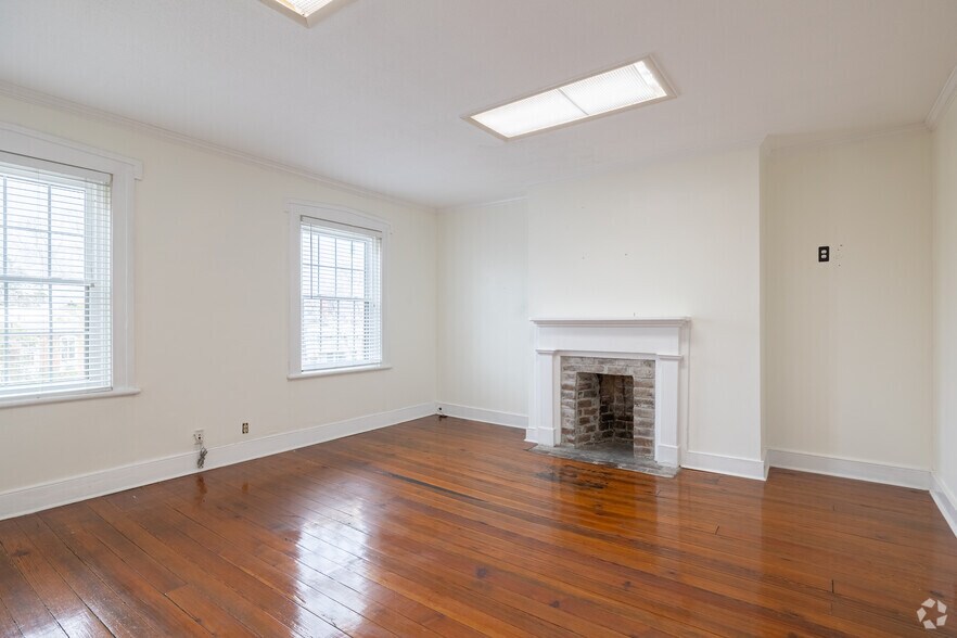 More Photos Of 120-124 W Liberty St, Savannah Office Residential For Sale