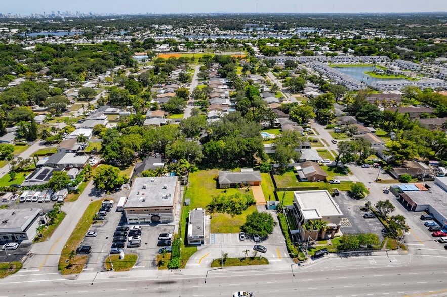 Primary Photo Of 2972 Griffin Rd, Fort Lauderdale Storefront Retail Residential For Sale
