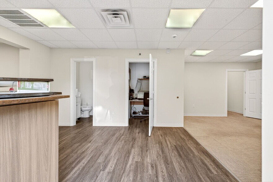 More Photos Of 3413 Griffin St, Portsmouth Light Distribution For Sale