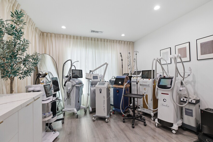 More Photos Of 2020 N Glenoaks Blvd, Burbank Medical For Sale