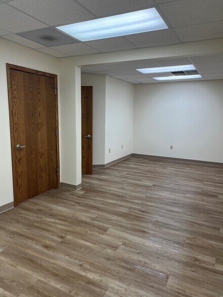More Photos Of 21140 W Capitol Dr, Brookfield Office For Lease
