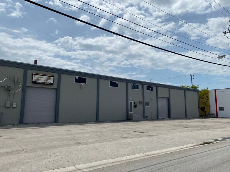 More Photos Of 10000-10020 NW 79th Ave, Hialeah Warehouse For Lease