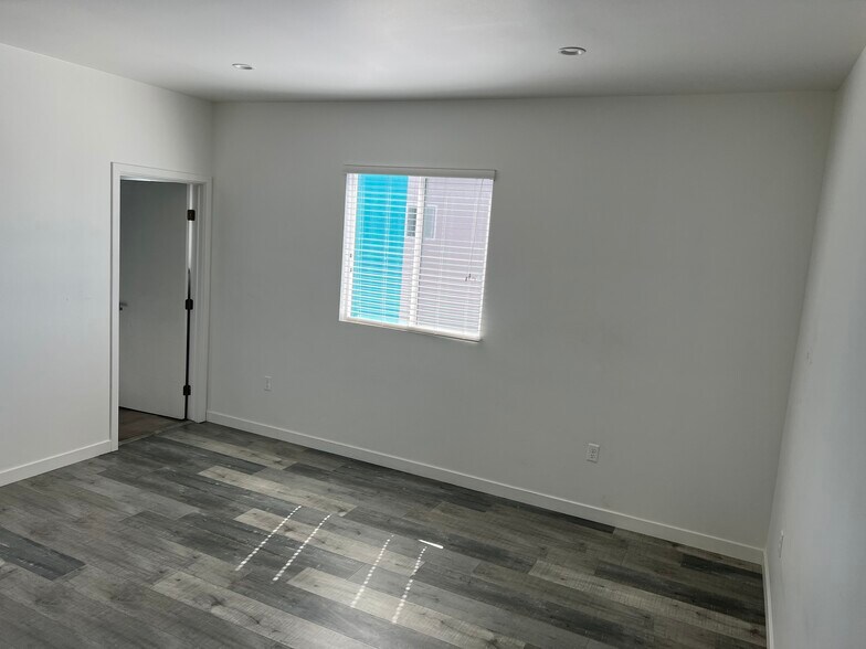 More Photos Of 1243 S Catalina St, Los Angeles Apartments For Sale