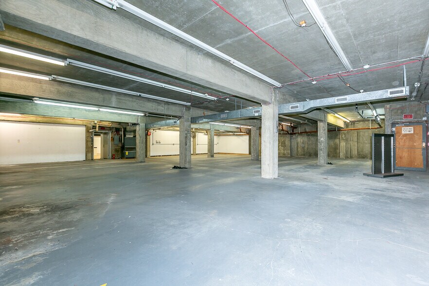 More Photos Of 183 S Broadway, Hicksville Office For Sale