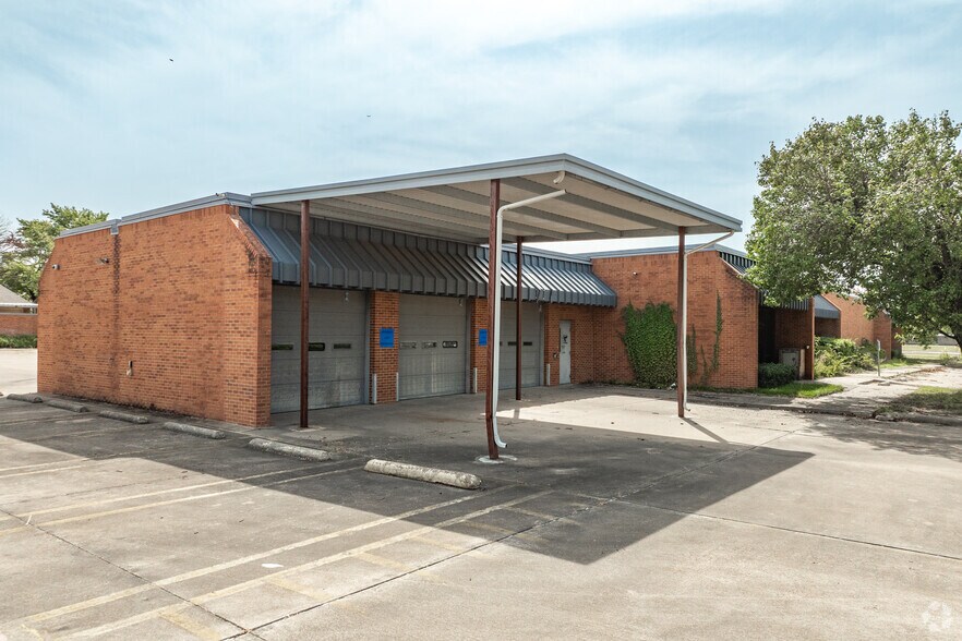 More Photos Of 1313 Oates Dr, Mesquite Office For Sale