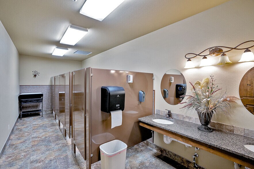 More Photos Of 6701 N Idaho Rd, Newman Lake Lodge Meeting Hall For Sale