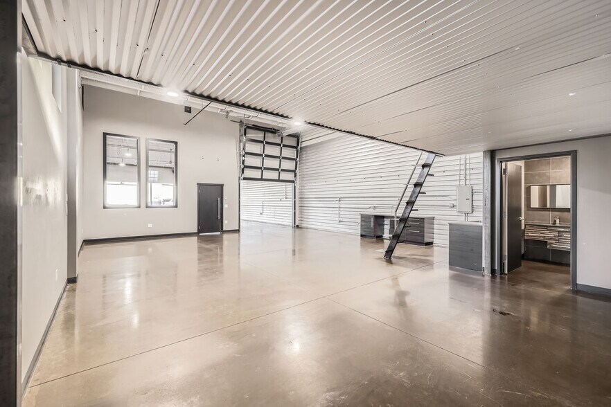 More Photos Of 9337 Commerce Center St, Highlands Ranch Showroom For Sale