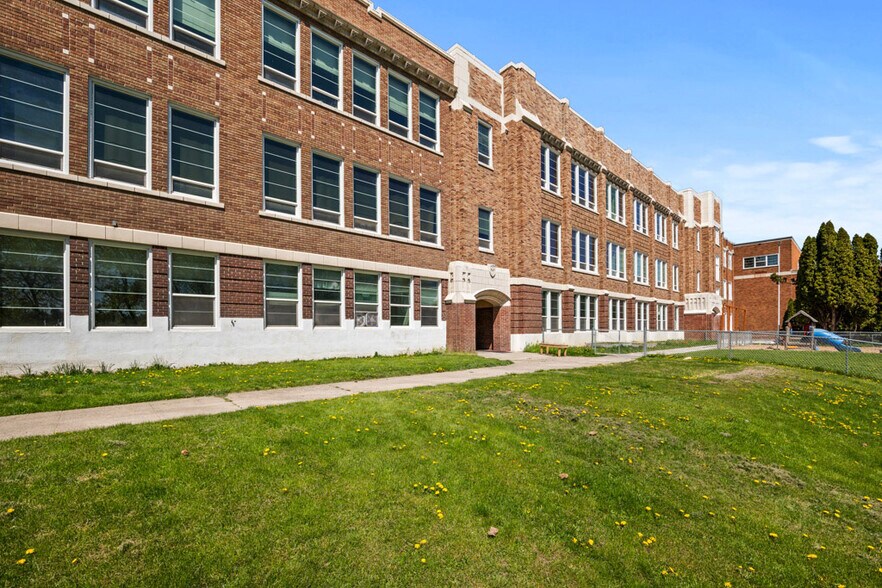 More Photos Of 115 NW State St, Pullman Loft Creative Space For Sale