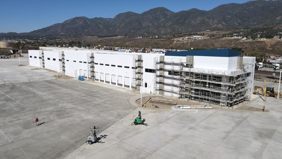 More Photos Of 19472 Cajon Blvd, San Bernardino Truck Terminal For Lease
