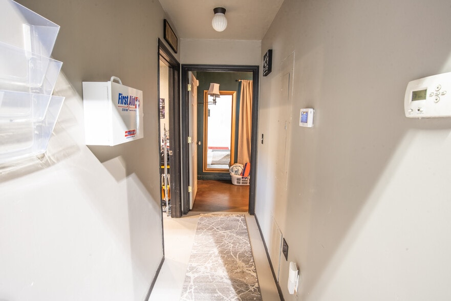 More Photos Of 5646 W Harrier Dr, Missoula Showroom For Sale