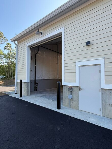 More Photos Of 212 Mid Tech Dr, West Yarmouth Office For Lease