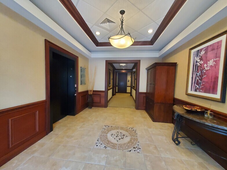 More Photos Of 2639 Fruitville Rd, Sarasota Medical For Lease