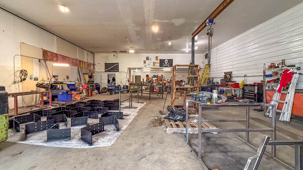 More Photos Of 1415 Dyffryn Rd, Lumby Warehouse For Sale