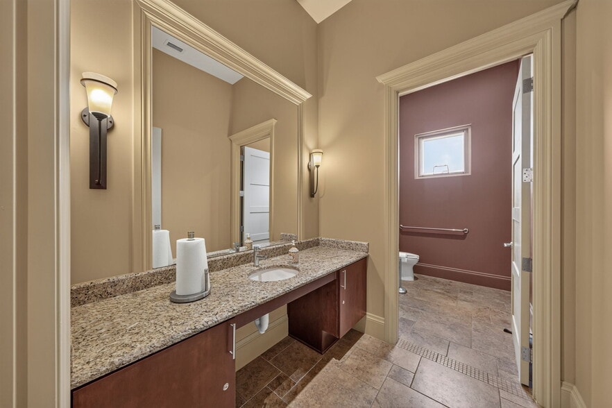 More Photos Of 16007 Via Shavano, San Antonio Office For Sale