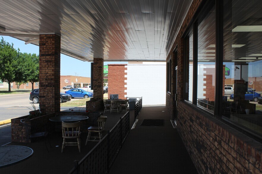 More Photos Of 1223 Main St, Woodward Fast Food For Sale