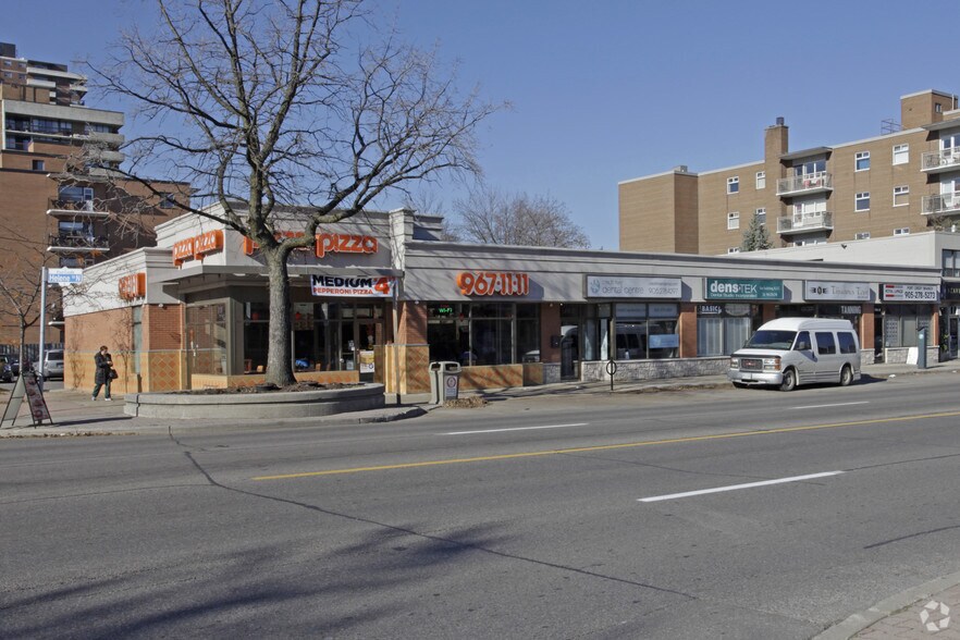 Primary Photo Of 114 Lakeshore Rd E, Mississauga Storefront For Lease