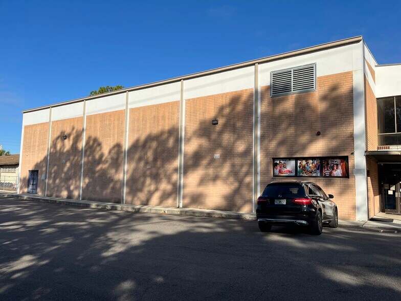 More Photos Of 6612 Arlington Expy, Jacksonville Schools For Lease