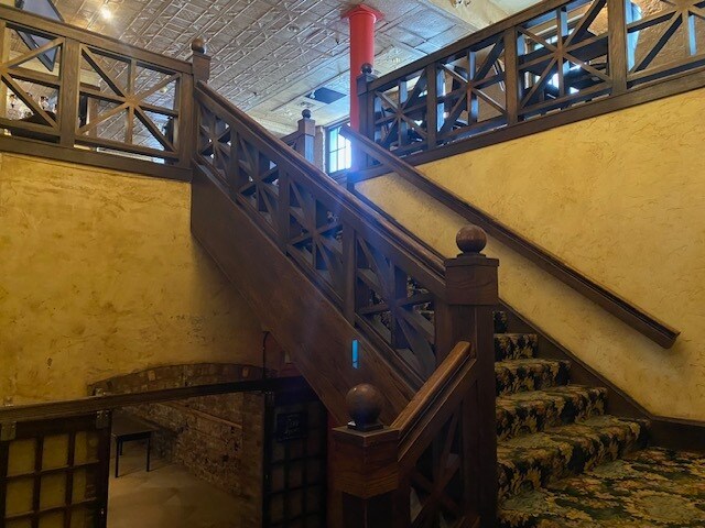 More Photos Of 520 S Front St, Columbus Bar For Lease