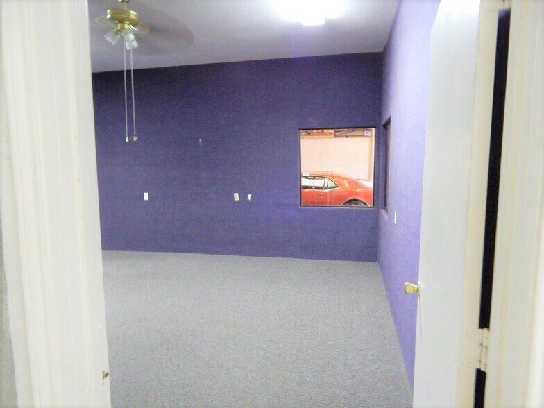 More Photos Of 3700 N Stewart Rd, Mission Warehouse For Lease