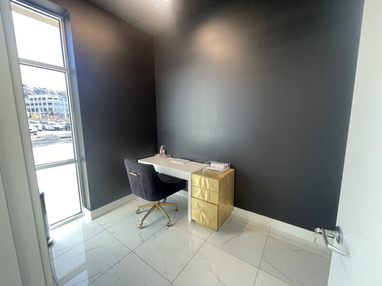 More Photos Of 10 W Scenic Pointe Dr, Draper Freestanding For Lease