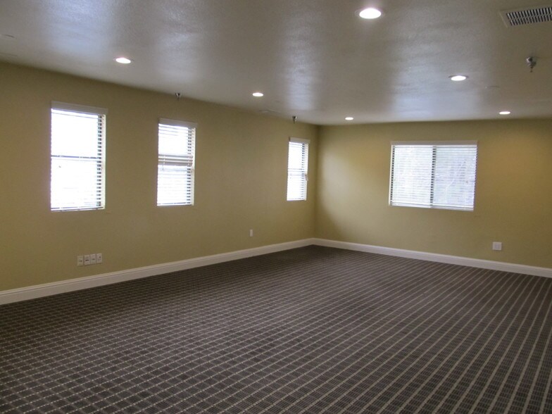 More Photos Of 1012 Sutton Way, Grass Valley Office For Lease