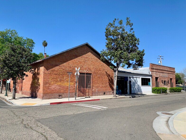 More Photos Of 242 E Oak Ave, Visalia Freestanding For Sale