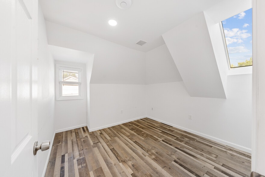 More Photos Of 40 Amboy Rd, Old Bridge Flex For Sale