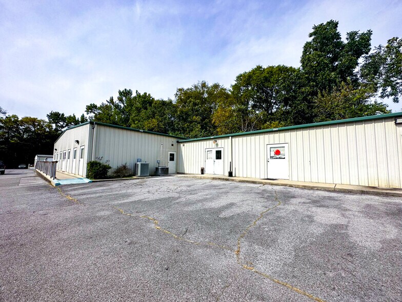 More Photos Of 2317 Meridian St, Huntsville Light Distribution For Lease