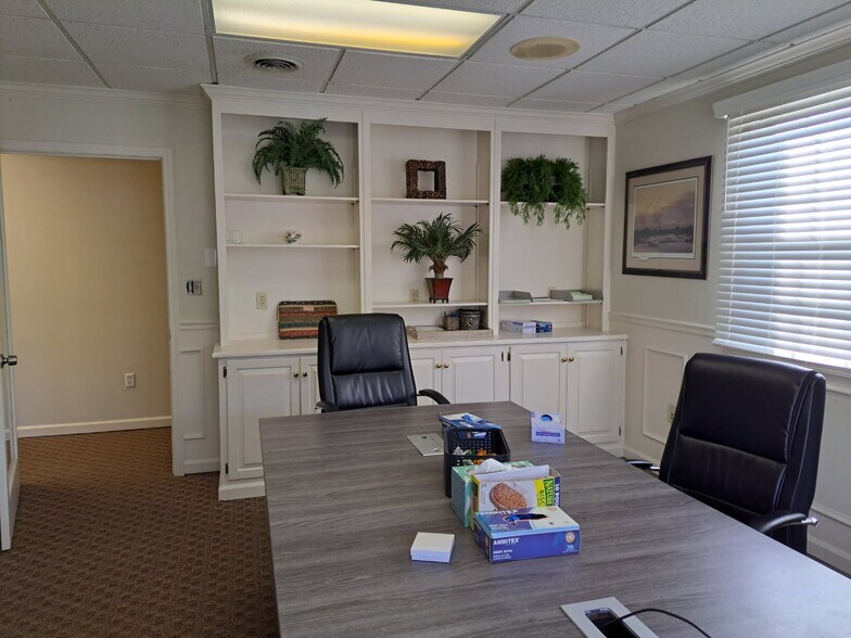 More Photos Of 1600 Scottsville Rd, Bowling Green Office For Lease