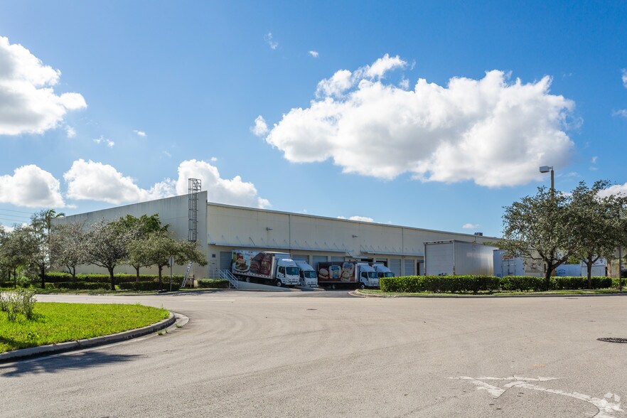 More Photos Of 10811-11199 NW 122nd St, Medley Warehouse For Lease