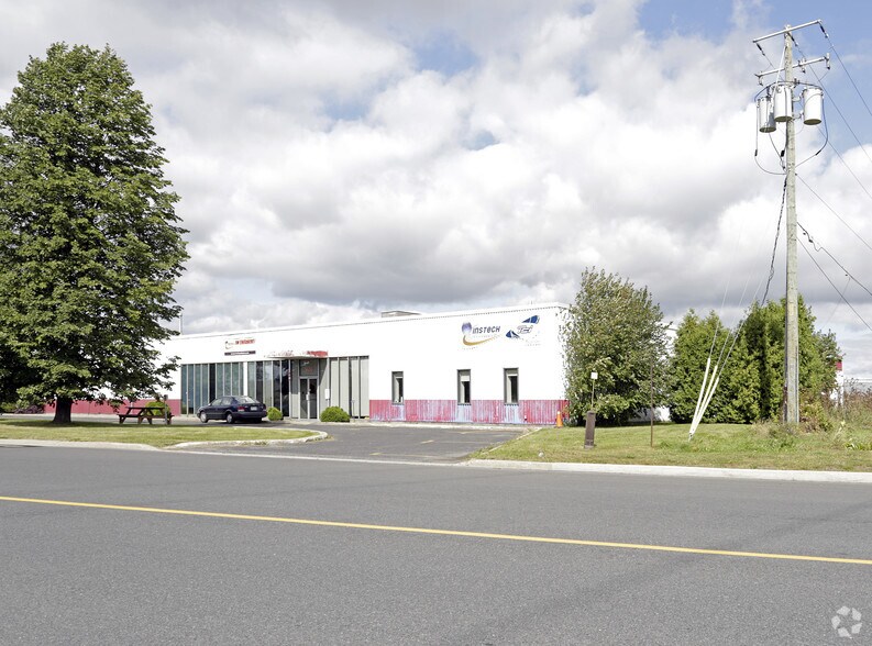 Primary Photo Of 1450 Rue Marie-Victorin, St-Bruno-de-Montarville Service For Lease