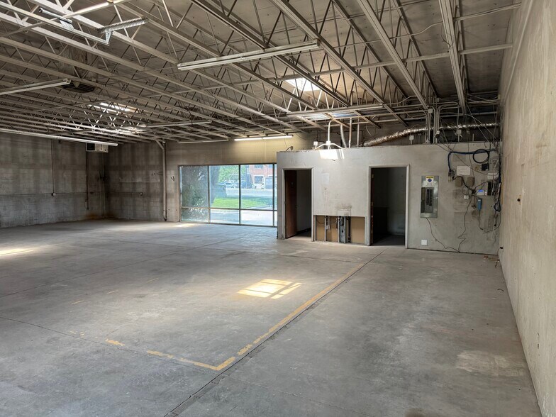 More Photos Of 10255 S Redwood Rd, South Jordan Auto Repair For Lease