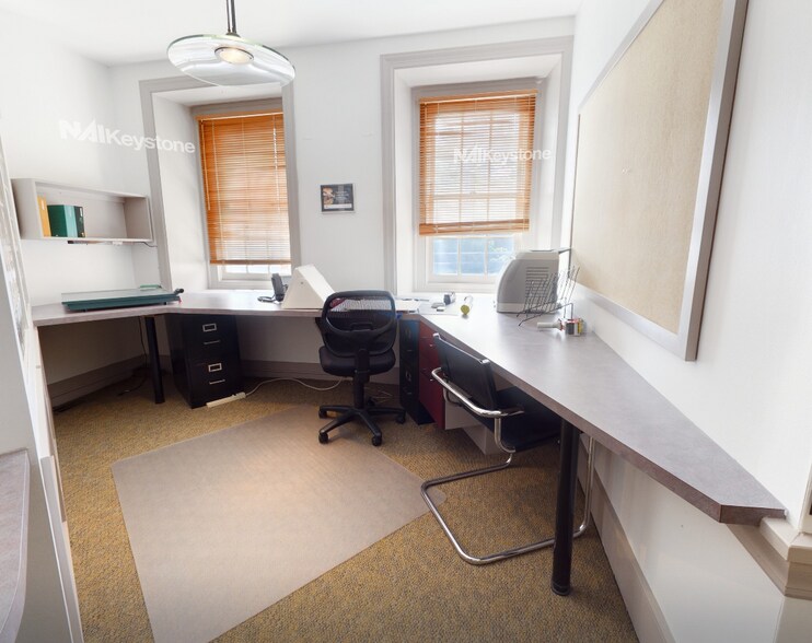 More Photos Of 879 Fritztown Rd, Sinking Spring Office For Sale