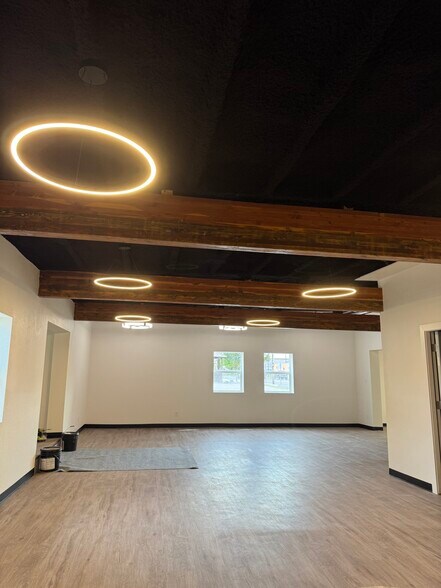More Photos Of 106 N Spruce St, Townsend Office For Lease