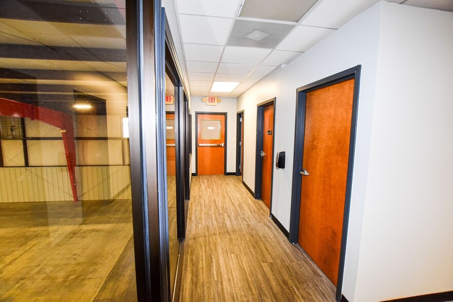More Photos Of 95 Hunt Dr, Rossville Industrial For Lease